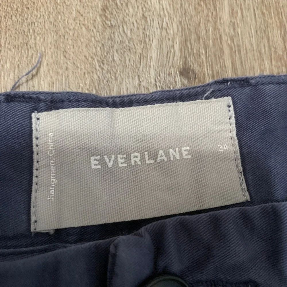 Everlane flat-front chino shorts in navy blue - size 34 mens - 7 inch
